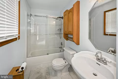 Bath - 10303 Abbott Rd, Manassas, VA 20110 photo 2 of 2