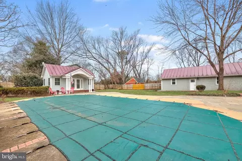 Exterior - 9016 Grant Ave, Manassas, VA 20110 photo 8 of 11
