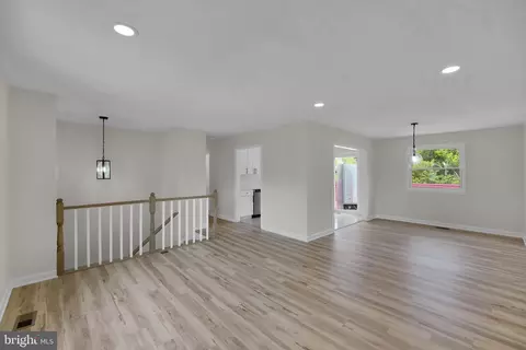 Entry Way - 8613 Weems Rd, Manassas, VA 20110 photo 2 of 2