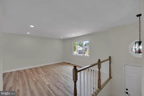 Living - 8613 Weems Rd, Manassas, VA 20110 photo 2 of 7