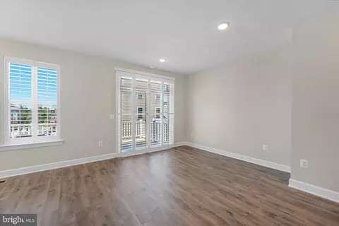 Living - 9828 Buchanan Loop, Manassas, VA 20110 photo 4 of 7