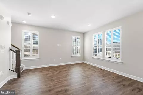 Living - 9828 Buchanan Loop, Manassas, VA 20110 photo 2 of 7