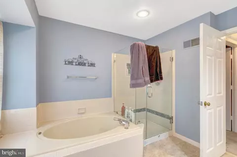 Bath - 10262 Cedar Ridge Dr, Manassas, VA 20110 photo 5 of 5