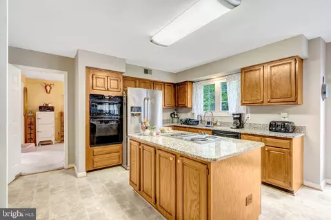 Kitchen - 10262 Cedar Ridge Dr, Manassas, VA 20110 photo 4 of 4