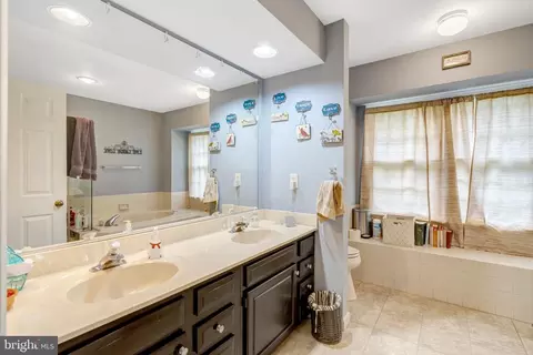 Bath - 10262 Cedar Ridge Dr, Manassas, VA 20110 photo 4 of 5