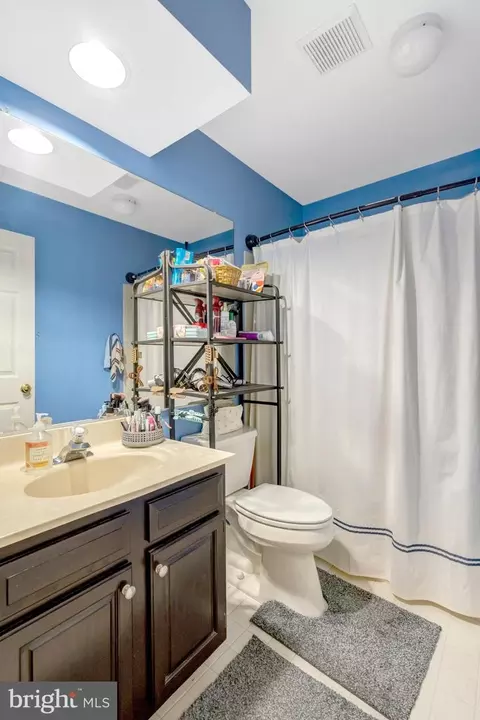 Bath - 10262 Cedar Ridge Dr, Manassas, VA 20110 photo 3 of 5