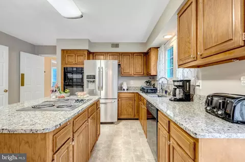 Kitchen - 10262 Cedar Ridge Dr, Manassas, VA 20110 photo 3 of 4