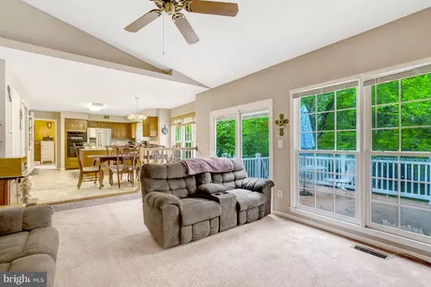 Entry Way - 10262 Cedar Ridge Dr, Manassas, VA 20110 photo 4 of 11