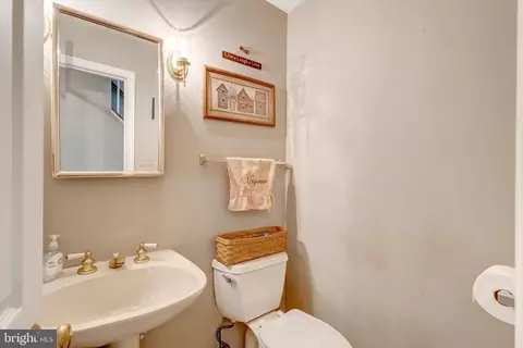Entry Way - 10262 Cedar Ridge Dr, Manassas, VA 20110 photo 7 of 11