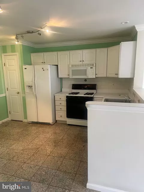 Kitchen - 9308 Witch Hazel Way, Manassas, VA 20110 photo 2 of 2