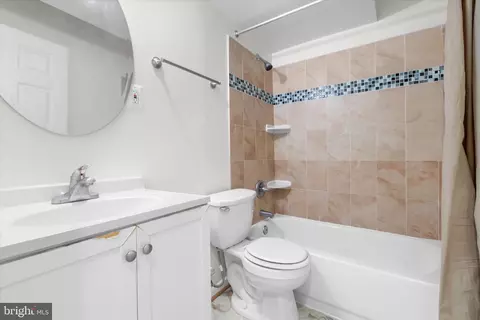 Bath - 10278 Butternut Cir, Manassas, VA 20110 photo 2 of 2