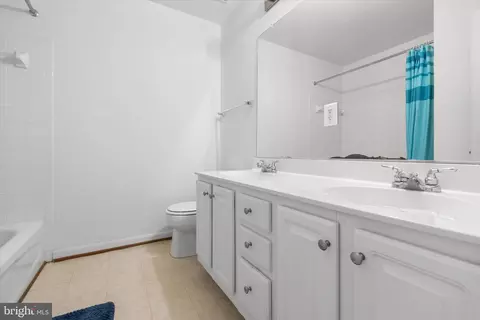 Bath - 10278 Butternut Cir, Manassas, VA 20110 photo 1 of 2