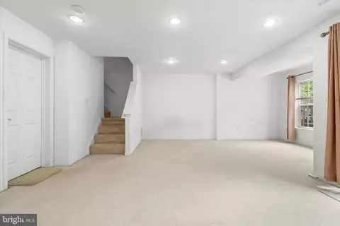 Living - 10278 Butternut Cir, Manassas, VA 20110 photo 2 of 3