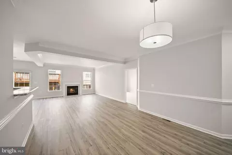 Living - 8297 Gaither St, Manassas, VA 20110 photo 2 of 9