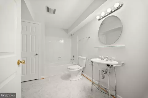 Bath - 8297 Gaither St, Manassas, VA 20110 photo 5 of 6