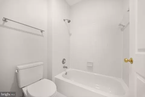 Bath - 8297 Gaither St, Manassas, VA 20110 photo 4 of 6