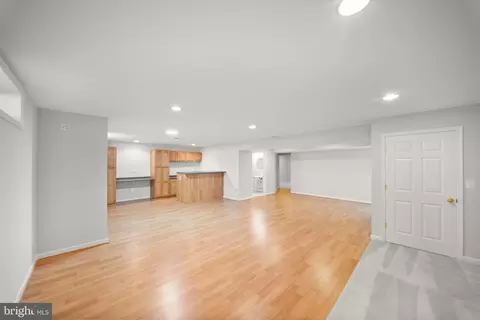 Living - 8297 Gaither St, Manassas, VA 20110 photo 7 of 9