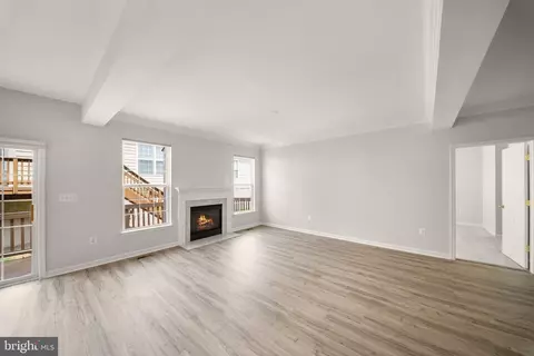 Living - 8297 Gaither St, Manassas, VA 20110 photo 3 of 9