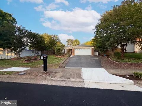 8947 Rosewood St, Manassas, VA 20110
