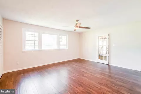 Living - 9206 Peabody St, Manassas, VA 20110 photo 3 of 4