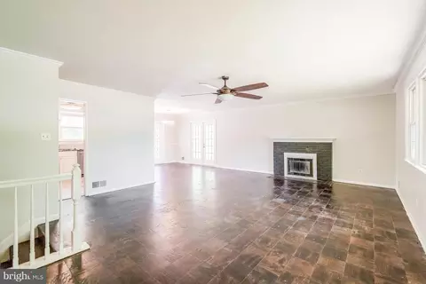 Living - 9206 Peabody St, Manassas, VA 20110 photo 1 of 4