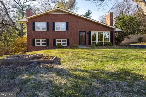 9016 Weir St, Manassas, VA 20110