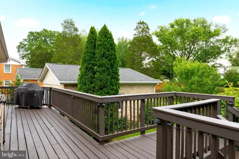 Exterior - 8905 Hazel Dr, Manassas, VA 20110 photo 8 of 10