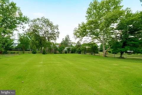 Exterior - 8905 Hazel Dr, Manassas, VA 20110 photo 5 of 10