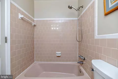 Bath - 8905 Hazel Dr, Manassas, VA 20110 photo 2 of 6