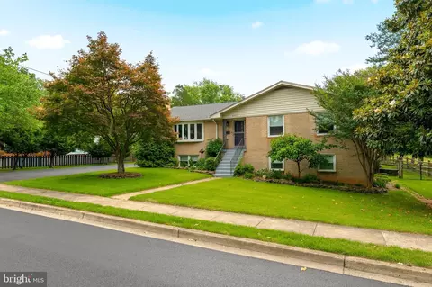 Exterior - 8905 Hazel Dr, Manassas, VA 20110 photo 2 of 10