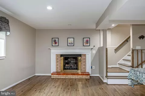 Living - 8905 Hazel Dr, Manassas, VA 20110 photo 4 of 4