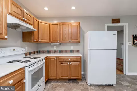 Kitchen - 8905 Hazel Dr, Manassas, VA 20110 photo 3 of 4