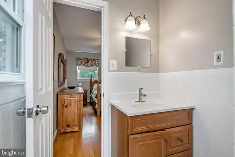 Bath - 8905 Hazel Dr, Manassas, VA 20110 photo 4 of 6