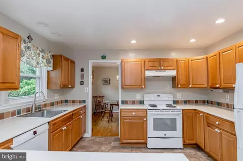 Kitchen - 8905 Hazel Dr, Manassas, VA 20110 photo 2 of 4