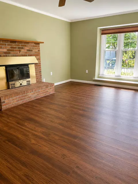 Living - 8601 Jackson Ave, Manassas, VA 20110 photo 2 of 4