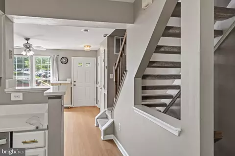Entry Way - 9504 Ninebark Ct, Manassas, VA 20110 photo 4 of 5