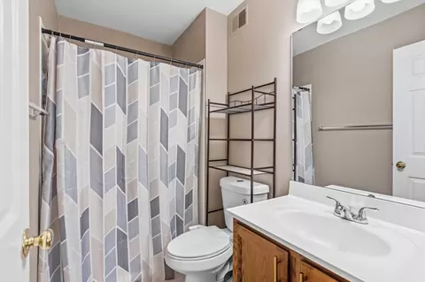 Bath - 9504 Ninebark Ct, Manassas, VA 20110 photo 1 of 2