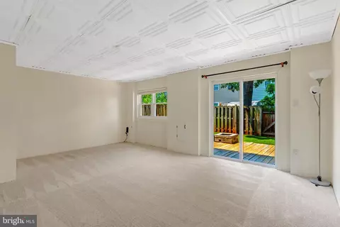 Living - 8501 Buckeye Ct, Manassas, VA 20110 photo 5 of 5