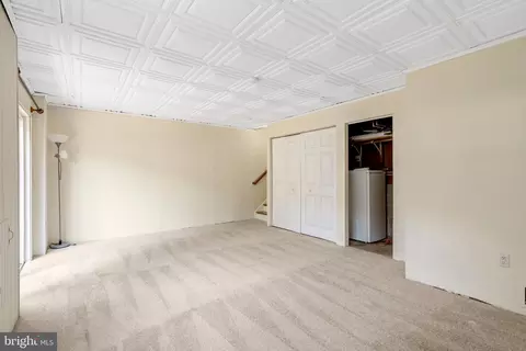 Living - 8501 Buckeye Ct, Manassas, VA 20110 photo 4 of 5