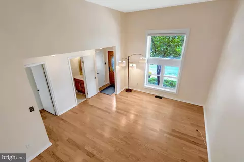 Living - 8501 Buckeye Ct, Manassas, VA 20110 photo 3 of 5