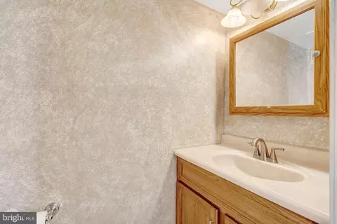 Bath - 8501 Buckeye Ct, Manassas, VA 20110 photo 1 of 3