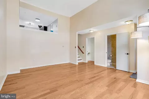 Living - 8501 Buckeye Ct, Manassas, VA 20110 photo 2 of 5