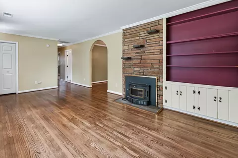 Living - 9021 Weir St, Manassas, VA 20110 photo 3 of 13