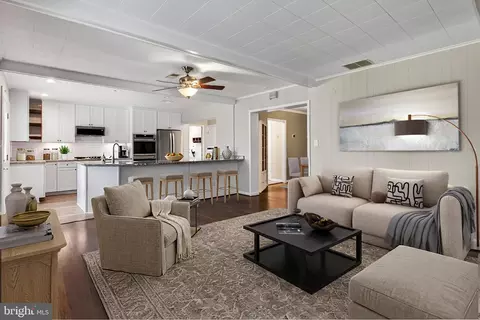 Living - 9021 Weir St, Manassas, VA 20110 photo 10 of 13