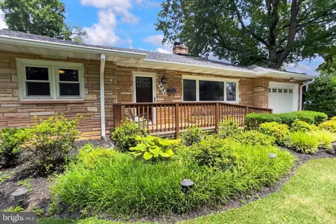 Exterior - 9021 Weir St, Manassas, VA 20110 photo 5 of 14