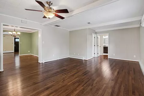 Living - 9021 Weir St, Manassas, VA 20110 photo 9 of 13
