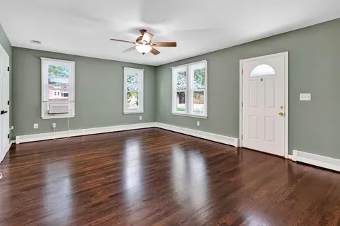 Living - 9021 Weir St, Manassas, VA 20110 photo 12 of 13