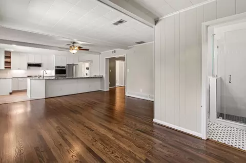 Living - 9021 Weir St, Manassas, VA 20110 photo 8 of 13