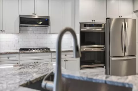 Kitchen - 9021 Weir St, Manassas, VA 20110 photo 6 of 7