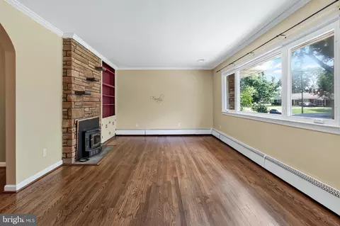 Living - 9021 Weir St, Manassas, VA 20110 photo 6 of 13